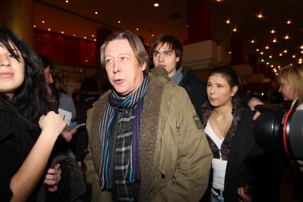 Россия. Москва. 18 января 2011. На снимке: актер Михаил Ефремов на премьере фильма режиссера К.Кузина САМЫЙ ЛУЧШИЙ ФИЛЬМ 3-ДЭ в кинотеатре ОКТЯБРЬ.