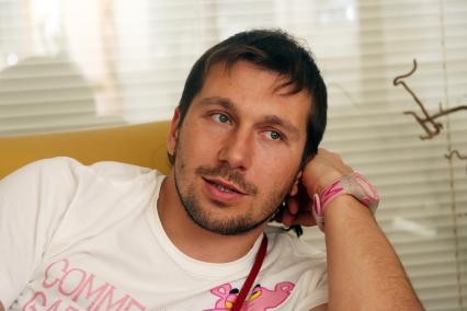 Евгений Чичваркин - российский предприниматель, сооснователь и бывший совладелец сети салонов сотовой связи ЕВРОСЕТЬ. Отвечает на вопросы журналиста КП в своем офисе. 5 июня 2008 года.
