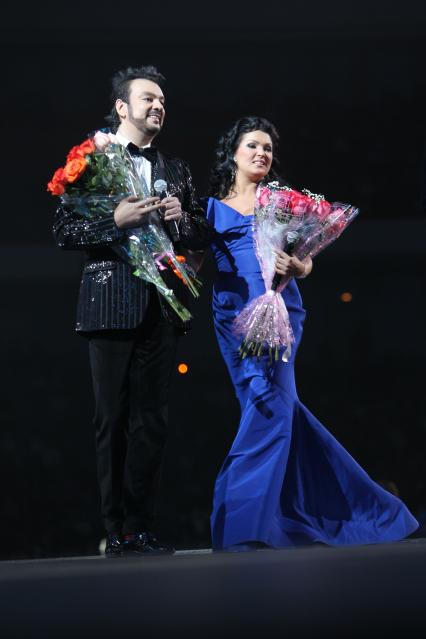 4 декабря 2010 года. СК ОЛИМПИЙСКИЙ. Концерт ПЕСНЯ ГОДА - 2010. На снимке: певцы Филипп Киркоров и Анна Нетребко.