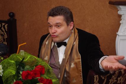Александр Васильев, российский театральный художник, искусствовед,историк моды, писатель, телеведущий, преподаватель, руководитель Московской Академии Моды, 14 апреля 2010 года.