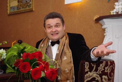 Александр Васильев, российский театральный художник, искусствовед,историк моды, писатель, телеведущий, преподаватель, руководитель Московской Академии Моды, 14 апреля 2010 года.