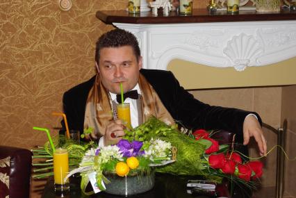 Александр Васильев, российский театральный художник, искусствовед,историк моды, писатель, телеведущий, преподаватель, руководитель Московской Академии Моды, 14 апреля 2010 года.