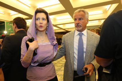 21 января 2011 Мосфильм. Вручение премии Национальной Академии кинематографических искусств и наук России ЗОЛОТОЙ ОРЕЛ. На снимке: Бывший помощник президента РФ Сергей Ястржембский с женой Анастасией