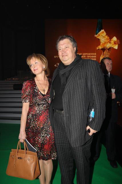 21 января 2011 Мосфильм. Вручение премии Национальной Академии кинематографических искусств и наук России ЗОЛОТОЙ ОРЕЛ. На снимке: актер Сергей Степанченко и актриса Лариса Удовиченко.
