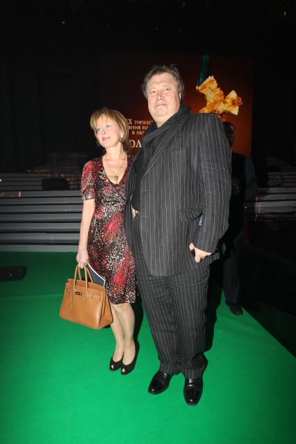 21 января 2011 Мосфильм. Вручение премии Национальной Академии кинематографических искусств и наук России ЗОЛОТОЙ ОРЕЛ. На снимке: актер Сергей Степанченко и актриса Лариса Удовиченко.