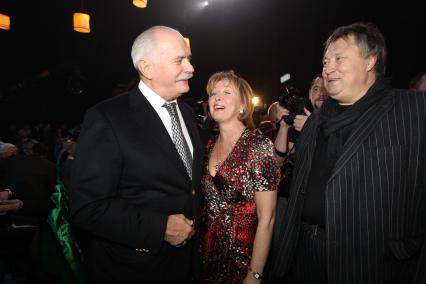 21 января 2011 Мосфильм. Вручение премии Национальной Академии кинематографических искусств и наук России ЗОЛОТОЙ ОРЕЛ. На снимке: режисер Михалков Никита актер Сергей Степанченко и актриса Лариса Удовиченко.