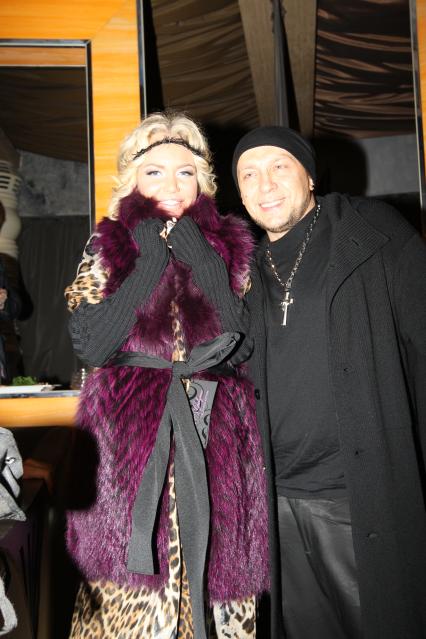 27 января 2011 Вечеринка Happy Birthday Masha в честь дня рождения Маши Малиновской. На снимке: телеведущая Маша Малиновская и дизайнер Игорь Гуляев.