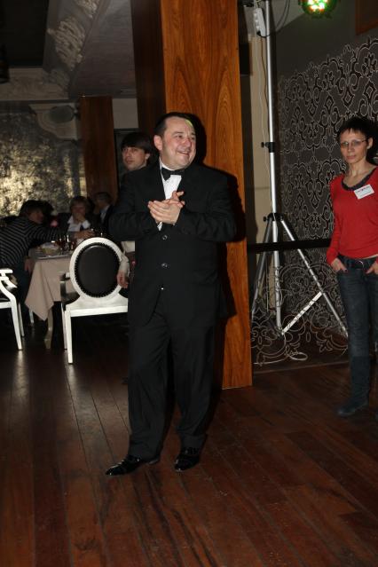 8 декабря 2010 года. Emporio Cafe. Презентация нового альбома Игоря Саруханова АЛЫЕ ПАРУСА. На снимке Игорь Саруханов.