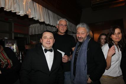 8 декабря 2010 года. Emporio Cafe. Презентация нового альбома Игоря Саруханова АЛЫЕ ПАРУСА. На снимке: Игорь Саруханов, Александр Маршал и Стас Намин.