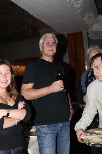 8 декабря 2010 года. Emporio Cafe. Презентация нового альбома Игоря Саруханова АЛЫЕ ПАРУСА. На снимке: Александр Маршал.