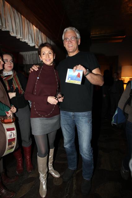 8 декабря 2010 года. Emporio Cafe. Презентация нового альбома Игоря Саруханова АЛЫЕ ПАРУСА. На снимке: Александр Маршал.