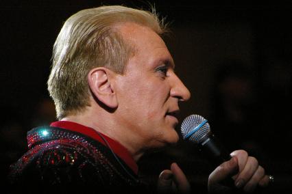 Сергей Пенкин на концерте в Саратове, 2 апреля 2009 года.