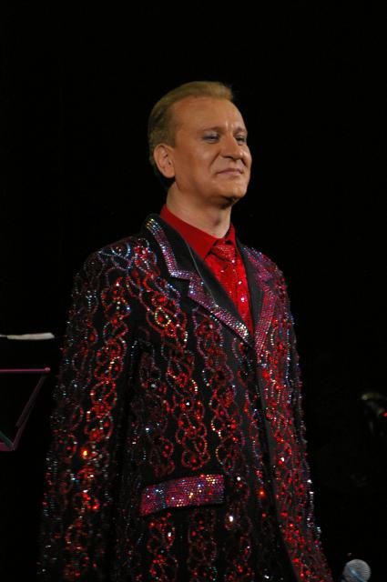Сергей Пенкин на концерте в Саратове, 2 апреля 2009 года.
