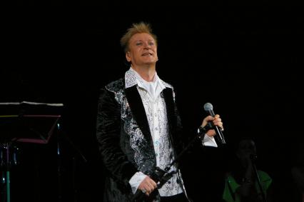 Сергей Пенкин на концерте в Саратове, 2 апреля 2009 года.