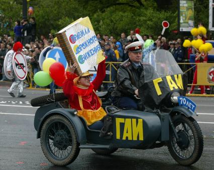 ежегодный санкт-петербургский карнавал в честь дня города
27.05.2006