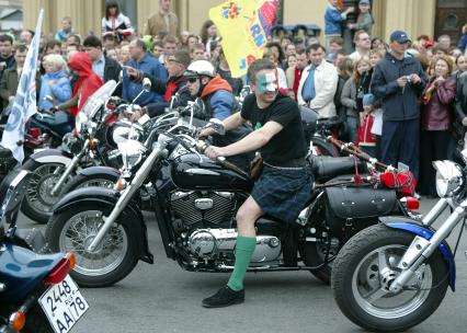 ежегодный санкт-петербургский карнавал в честь дня города
27.05.2006