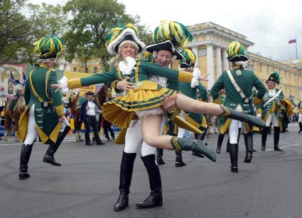 ежегодный санкт-петербургский карнавал в честь дня города
27.05.2006