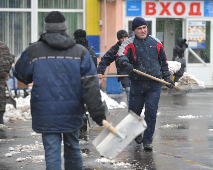 09 февраля 2011. Снегопад, уборка снега.