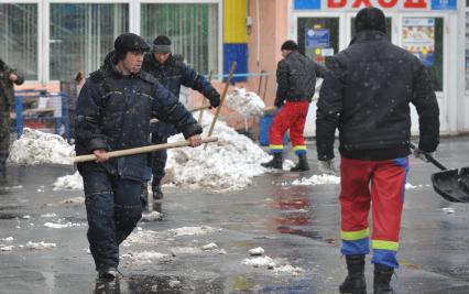 09 февраля 2011. Снегопад, уборка снега.