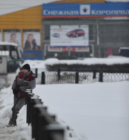 09 февраля 2011. Снегопад, снег, магазин снежная королева.