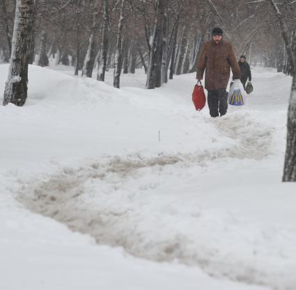 09 февраля 2011. Снегопад, прохожие, прогулка .