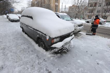 10 февраля 2011. Снегопад, автомобиль занесенный снегом