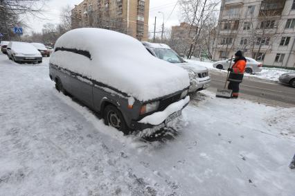 10 февраля 2011. Снегопад, автомобиль занесенный снегом