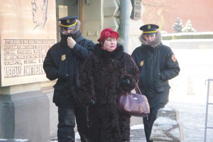 Замерзшие люди в городе, Москва, 15 февраля 2011 года. Зима, холод, мороз