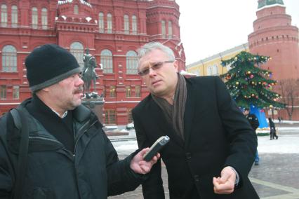 Российский предприниматель, бизнесмен Александр Лебедев. Манежная площадь, Исторический музей. 13 декабря 2007 года.