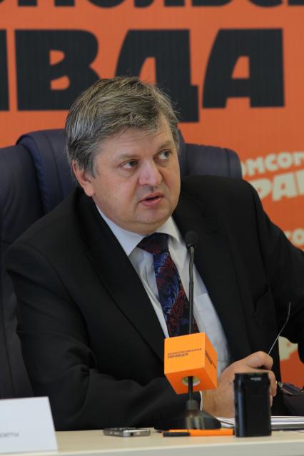 Александр Евгеньевич Суринов российский государственный деятель, руководитель Федеральной службы государственной статистики в КП. 17 февраля 2011 года.