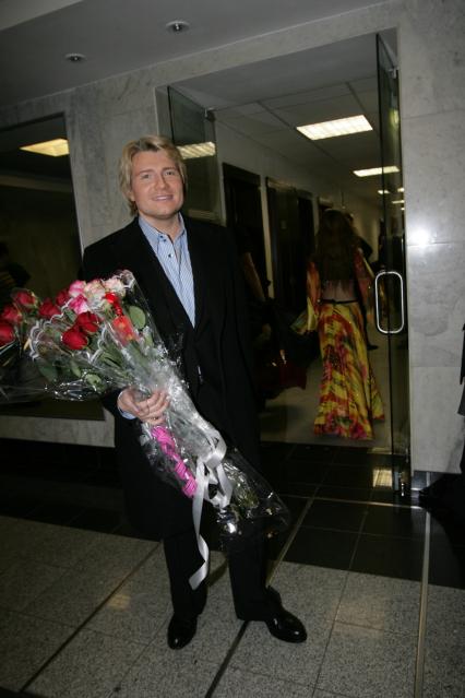 8 марта 2007 года. Кремлевский дворец. Шоу Валентина Юдашкина. На снимке: певец Николай Басков.