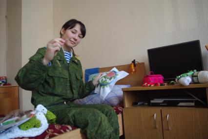 Девушки- курсанты 2 взвода рязанского десантного училища, Рязань, 18 февраля 2011 года. РВВДКУ, десантники, быт, казарма, армия, военная форма, женщины в армии
