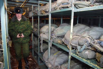 Девушки- курсанты 2 взвода рязанского десантного училища, Рязань, 18 февраля 2011 года. РВВДКУ, десантники, быт, учеба, занятия, армия, военная форма, женщины в армии, прыжки с парашютом, парашют, тренажеры,