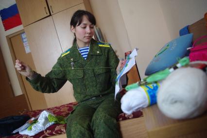 Девушки- курсанты 2 взвода рязанского десантного училища, Рязань, 18 февраля 2011 года. РВВДКУ, десантники, быт, казарма, армия, военная форма, женщины в армии