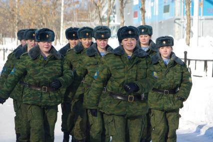 Девушки- курсанты 2 взвода рязанского десантного училища, Рязань, 18 февраля 2011 года. РВВДКУ, десантники, быт, учеба, занятия, армия, военная форма, женщины в армии,