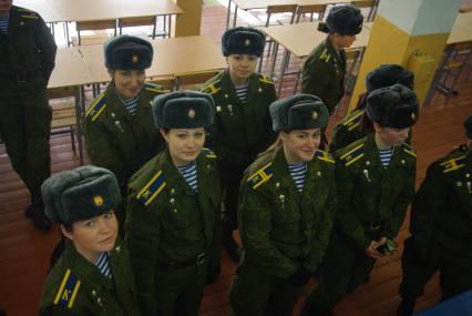 Девушки- курсанты 2 взвода рязанского десантного училища, Рязань, 18 февраля 2011 года. РВВДКУ, десантники, быт, учеба, занятия, армия, военная форма, женщины в армии