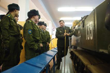 Девушки- курсанты 2 взвода рязанского десантного училища, Рязань, 18 февраля 2011 года. РВВДКУ, десантники, быт, учеба, занятия, армия, военная форма, женщины в армии