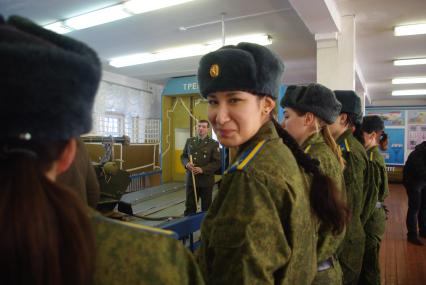 Девушки- курсанты 2 взвода рязанского десантного училища, Рязань, 18 февраля 2011 года. РВВДКУ, десантники, быт, учеба, занятия, армия, военная форма, женщины в армии