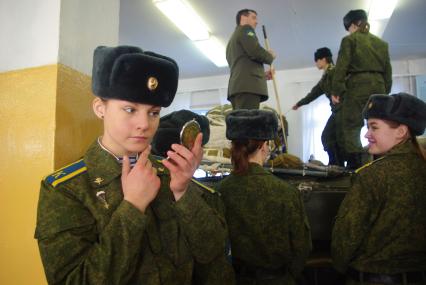 Девушки- курсанты 2 взвода рязанского десантного училища, Рязань, 18 февраля 2011 года. РВВДКУ, десантники, быт, учеба, занятия, армия, военная форма, женщины в армии
