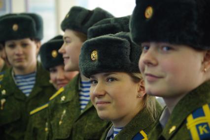 Девушки- курсанты 2 взвода рязанского десантного училища, Рязань, 18 февраля 2011 года. РВВДКУ, десантники, быт, учеба, занятия, армия, военная форма, женщины в армии
