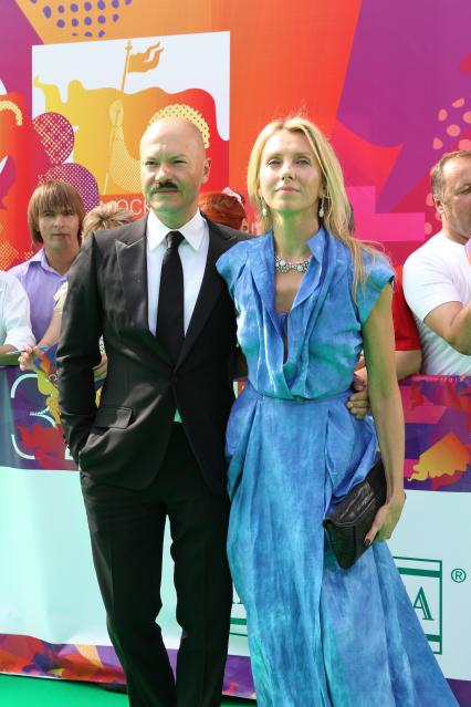26 июня 2010 года. Кинотеатр ПУШКИНСКИЙ. 32-й Московский международный кинофестиваль (ММКФ). Закрытие. На снимке: режиссер Федор Бондарчук и его супруга главный редактор журнала HELLO! Светлана Бондарчук.