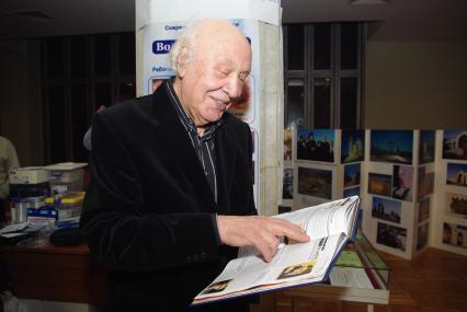 Книга рекордов России, награждение, Москва, 17 февраля 2011 года. Диктор Виктор Балашов проработал в эфире 65 лет.