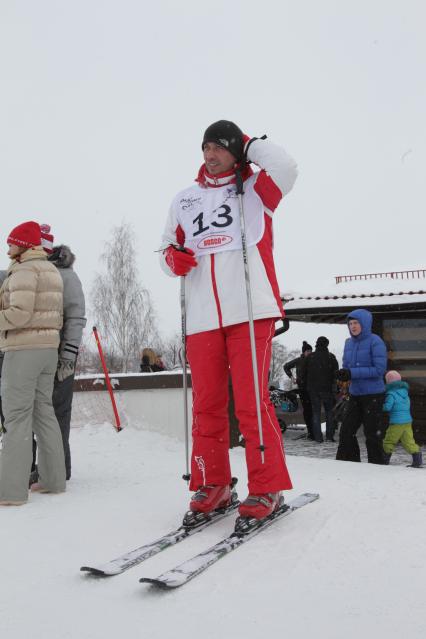 12 февраля 2011г. Парк Яхрома. Турнир по горным лыжам и сноуборду среди звезд. На фото: Актер Андрей Мерзликин