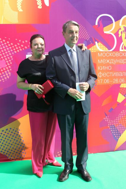 26 июня 2010 года. Кинотеатр ПУШКИНСКИЙ. 32-й Московский международный кинофестиваль (ММКФ). Закрытие. На снимке: министр культуры РФ Александр Авдеев.