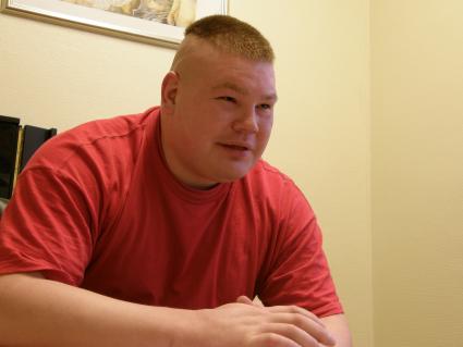 Русский националист , чемпион мира по боям без правил и грабитель салонов сотовой связи Вячеслав Дацик в норвежской тюрьме. 19 ноября 2010 года.