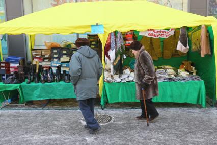 18 февраля 2011г. Палатки, уличная торговля, ярмарка выходного дня