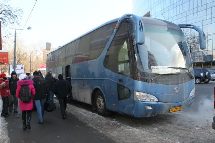 18 февраля 2011г. В Московских подворотнях прячутся нелегальные автовокзалы.Автобус маршрут Москва-Нижний Новгород   пассажиры
