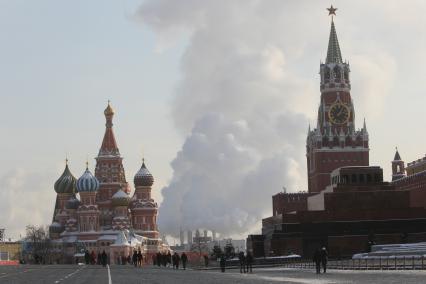 17 февраля 2011г. Москва. Красная площадь, зима, спасская башня кремля, Храм Василия Блаженного