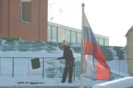 Россия. Москва. 18 февраля 2011г. Кремль чистка снега с крыши.