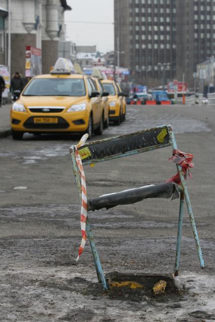 Легальное такси на площади трех вокзалов, Москва, 25 февраля 2011 года.